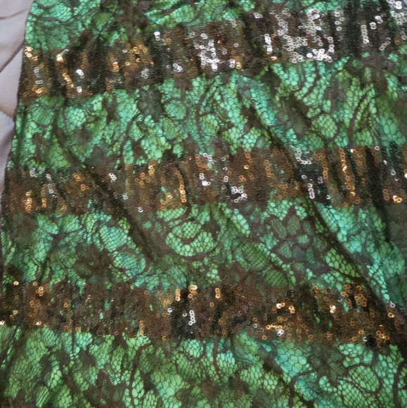 Degrees Green & Black sequin tank size Medium - Picture 2 of 2